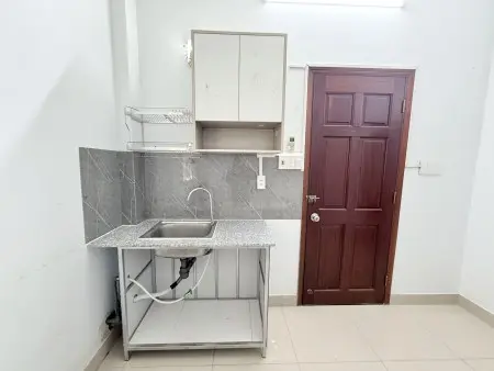 Chính Chủ Cho Thuê Full Nội Thất, Rộng Rãi - Cửa Sổ Thoáng Ngay Lê Văn Việt Chỉ 200M