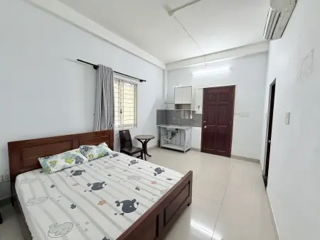 Chính Chủ Cho Thuê Full Nội Thất, Rộng Rãi - Cửa Sổ Thoáng Ngay Lê Văn Việt Chỉ 200M