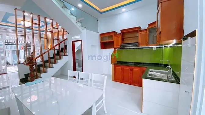 Bán Nhà Hẻm Thông 3 Phòng Ngủ Xe Hơi Đậu Cửa