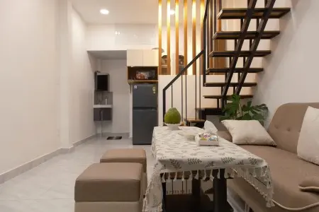 Cho Thuê Nhà Nguyên Căn 2 Tầng, 2 Phòng + 1 Phòng Khách, 70M2 Fullnt Mới 100%, Nguyễn Cư Trinh Q1