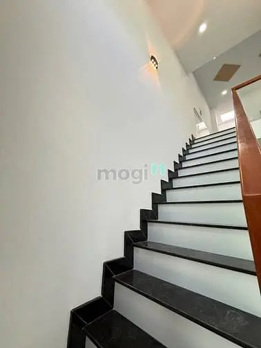 Bán Nhà Hẻm Thông Đường Xe Tải