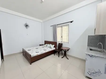 Chính Chủ Cho Thuê Full Nội Thất, Rộng Rãi - Cửa Sổ Thoáng Ngay Lê Văn Việt Chỉ 200M