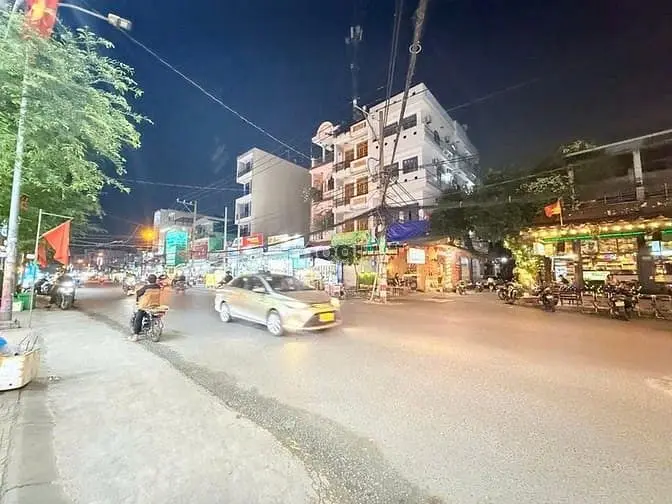 ** Nhà Đẹp Hẻm Xe Tải Phạm Văn Bạch - Sát Mặt Tiền - Chỉ 7 Tỷ 800