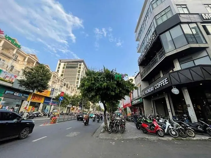 Cho Thuê Nhà Góc 2Mt Gần Emart, 415M², Phù Hợp Chuỗi F&B, Showroom