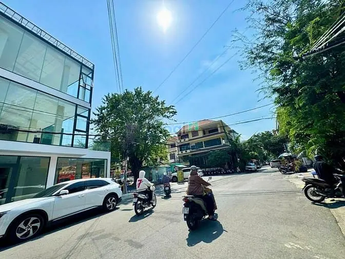 Cho Thuê Góc 2Mt Hẻm Xe Hơi Cách Nguyễn Gia Trí 20M - Khu Sinh Viên