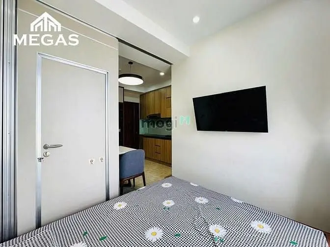 Căn Hộ Full Nội Thất Cao Cấp _ Ban Công, Cửa Sổ _ Ngay Cầu Tham Lương