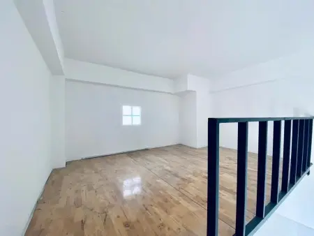 Phòng Gác Lửng Có Cửa Sổ Trời Cửa Sổ Hành Lang - 2.5Tr