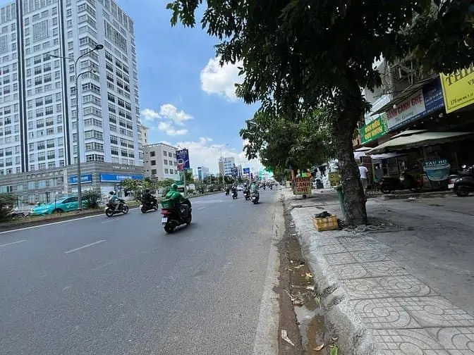 Bán Nhà Mặt Tiền Cộng Hòa Phường 12, Tân Bình. Dt: 4X20M. Giá: 23 Tỷ