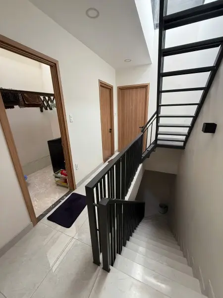 Cho Thuê Nhà Nguyên Căn 4 Tầng Sân Thượng - Đâỳ Đủ Nội Thất Đường 6M -15Triệu - Thích Hợp Làm Cty Vp