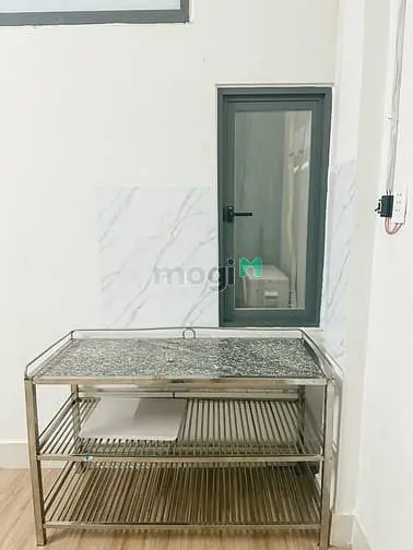 Phòng 25M2 Sẵn Máy Lạnh Tủ Lạnh Kệ Bếp Ngay Chợ Hoàng Hoa Thám