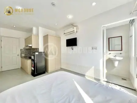 Cho Thuê Phòng Ban Công Ngay Đặng Văn Ngữ, Phú Nhuận Có Thang Máy, Nhà Xe Rộng Gần Quận 1, Quận 3