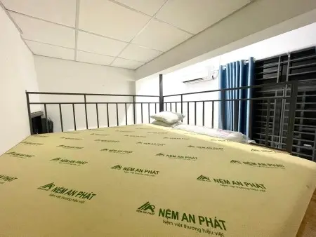 Phòng Có Gác – Máy Lạnh, Dương Quảng Hàm