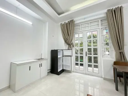 Phòng Ban Công - Full Nội Thất - Đối Diện Cầu Sài Gòn Quận 2