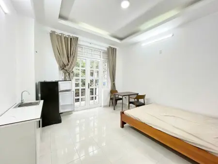 Phòng Ban Công - Full Nội Thất - Đối Diện Cầu Sài Gòn Quận 2