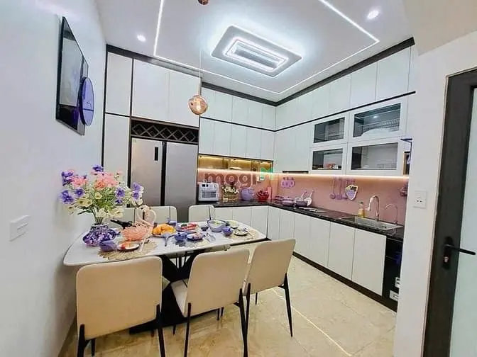 Nhà Trung Tâm Hai Bà Trưng - 5 Phòng Ngủ - Sân Cafe Cực Chill