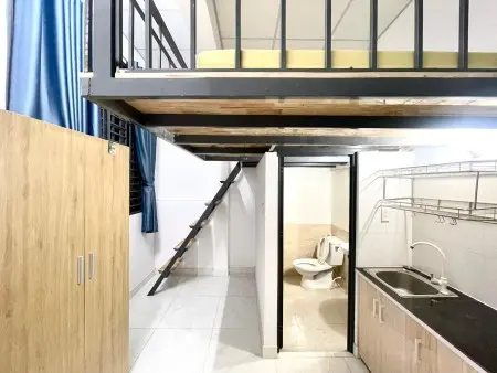 Phòng Có Gác – Máy Lạnh, Dương Quảng Hàm