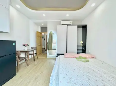 Phòng Full Nội Thất – Ban Công Rộng – Ngay Hutech/Uef/Hiu