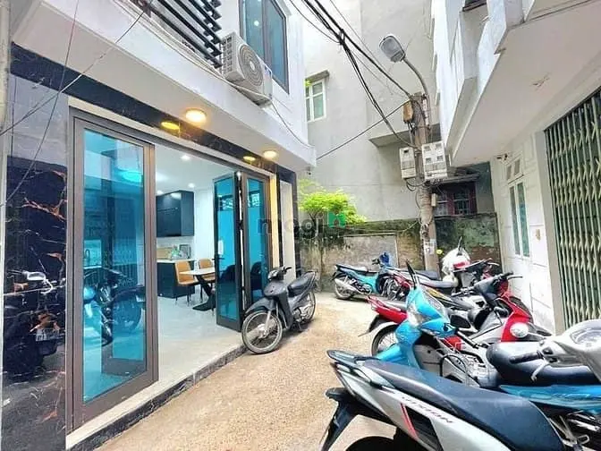 Nhà Lô Góc 3 Thoáng Xây Mới Siêu Đẹp Tại Cầu Giấy