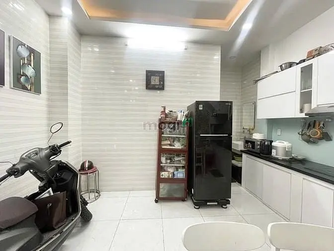 Nhà Đường Cách Mạng Tháng 8 - Đối Diện Cư Xá Tự Do - Cv Lê Thị Riêng