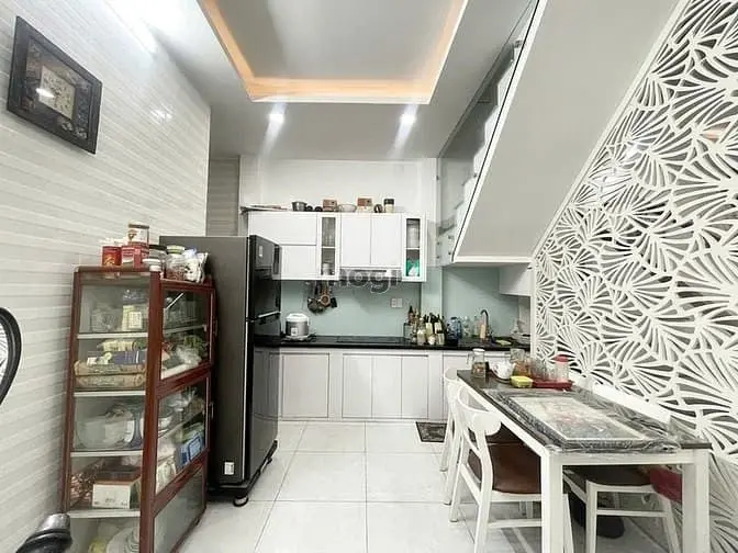 Nhà Đường Cách Mạng Tháng 8 - Đối Diện Cư Xá Tự Do - Cv Lê Thị Riêng