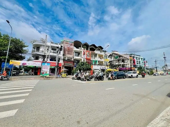 Cho Thuê Góc 2Mt Cao Lỗ - Đối Diện Parc Mall - Dt 9X20M, 3 Tầng