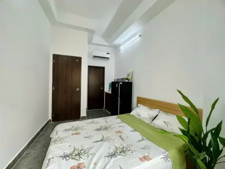 Cho Thuê Phòng Ban Công, Đầy Đủ Nội Thất, Gần Ngã Tư Hàng Xanh Giáp Quận 1, Phú Nhuận