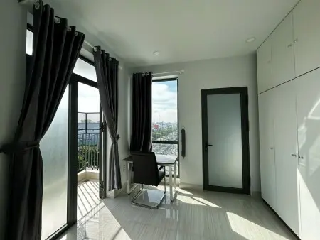 Phòng Full Nội Thất Cửa Sổ Ban Công Thoáng Mát Gần Sân Bay , Khu Công Nghiệ Tân Bình