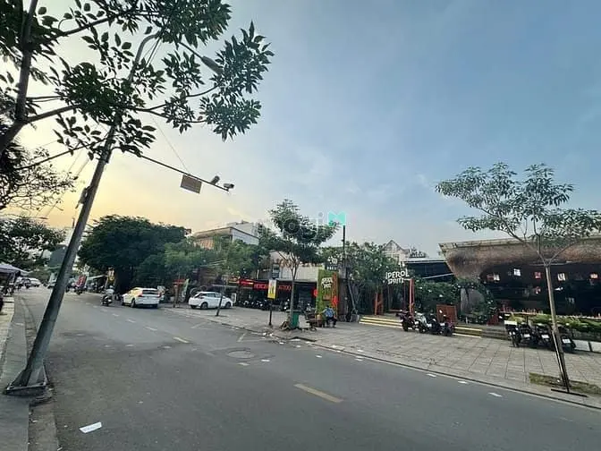 Cho Thuê Biệt Thự 39 Xuân Thủy - Trung Tâm Khu Thảo Điền - Dt ~ 1000M2