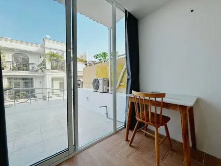 Cho Thuê Phòng Ban Công Lớn Ngay Huỳnh Văn Bánh, Phú Nhuận Giáp Quận 3 Có Máy Giặt Riêng, Giá Rẻ