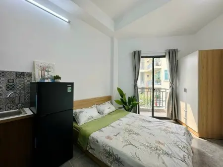 Cho Thuê Phòng Ban Công, Đầy Đủ Nội Thất, Gần Ngã Tư Hàng Xanh Giáp Quận 1, Phú Nhuận