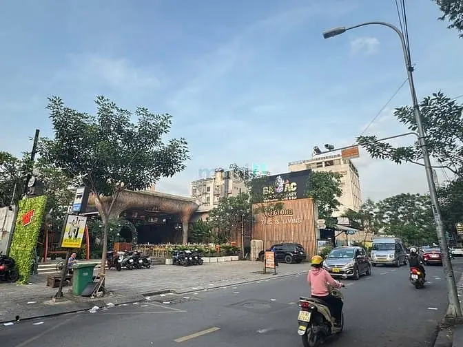 Cho Thuê Biệt Thự 39 Xuân Thủy - Trung Tâm Khu Thảo Điền - Dt ~ 1000M2