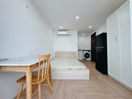 Cho Thuê Phòng Ban Công Lớn Ngay Huỳnh Văn Bánh, Phú Nhuận Giáp Quận 3 Có Máy Giặt Riêng, Giá Rẻ