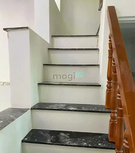 Hiếm Nhà Siêu Rẻ Hẻm Ôto Nguyễn Chí Thanh P.9 Q.5 1Tỷ85(Tl) 4.3X13.5M