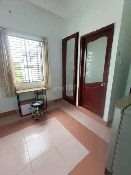 P.07 Giá 4Tr5 20M2 , 2 Cửa Sổ Nắng Đẹp. Nhà Mặt Tiền 303 Lê Quang Định