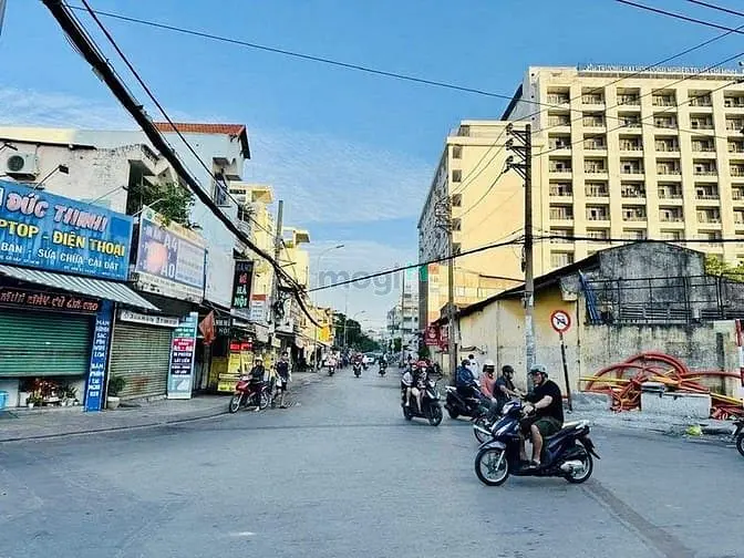 Cho Thuê Mặt Bằng Ngay Đh Công Nghiệp - Mt 10M, Trệt Trống Suốt