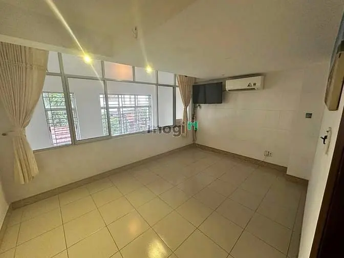 Nhà Nguyên Căn Làng Báo Chí, Thảo Điền - 4 Tầng (4.9X11M). Giá 24,5Tr