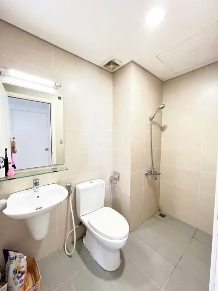 Phòng Cho Thuê Tại Chung Cư + Nội Thất Đầy Đủ + Có Hồ Bơi, Tiện Ích