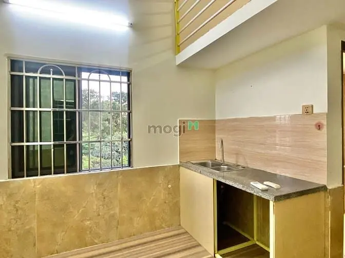 Phòng Gác Diện Tích Lớn Gần Cao Đẳng Công Thương, Ngã Tư Bình Thái