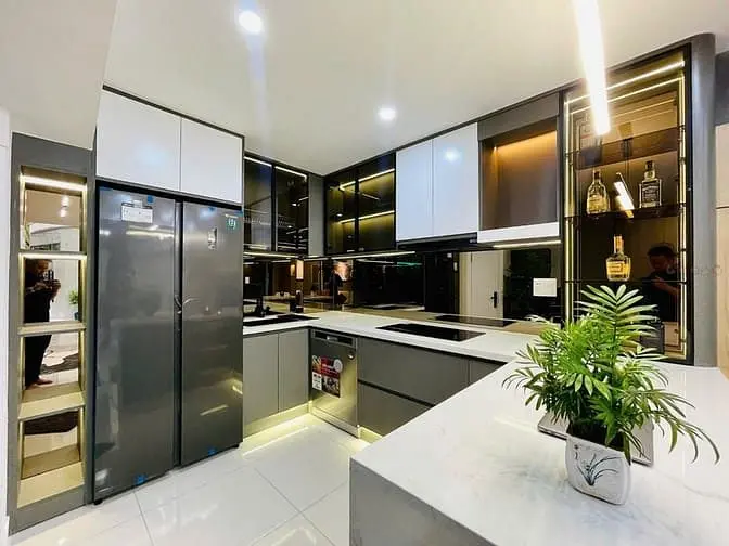 Sát Mt Hoàng Văn Thụ Tân Bình. - Dt: 5 X 7M Nở Hậu 8,4M - Kc: 5 Tầng