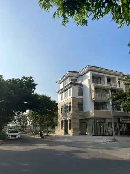 Cho Thuê Nhà Nguyên Căn Ngay Mặt Tiền Đường 32, Cát Lái .