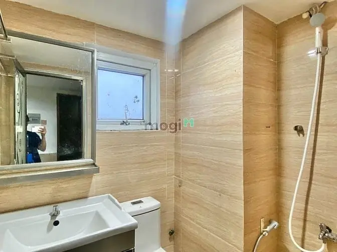 Phòng Gác Diện Tích Lớn Gần Cao Đẳng Công Thương, Ngã Tư Bình Thái