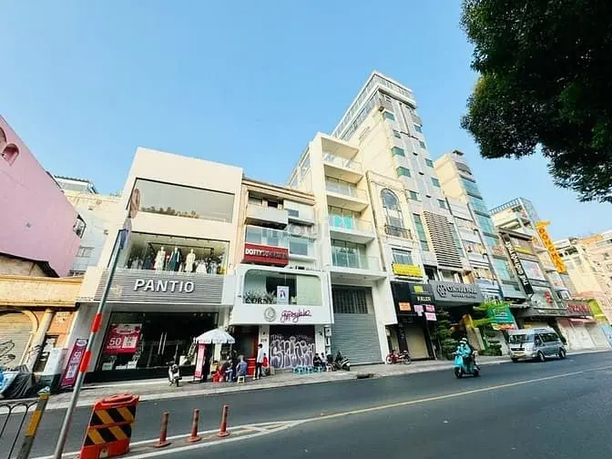 Cho Thuê Nhà 215A-215B Hai Bà Trưng - Đối Diện Cv Lê Văn Tám