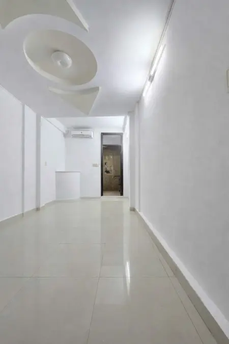 Phòng Máy Lạnh Mát Mẻ Rộng Rãi Ngay Lê Văn Sỹ