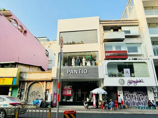 Cho Thuê Nhà 215A-215B Hai Bà Trưng - Đối Diện Cv Lê Văn Tám