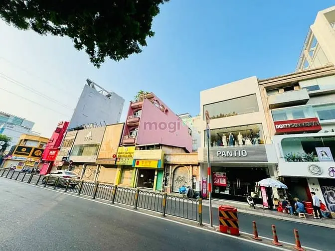 Cho Thuê Nhà 215A-215B Hai Bà Trưng - Đối Diện Cv Lê Văn Tám