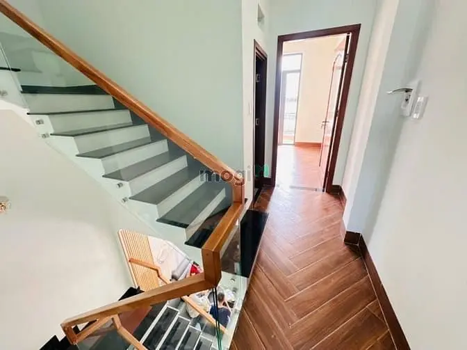 Bán Nhà 4 Tầng Lã Xuân Oai Hxh 6M 57M2. Giá 6.69 Tỷ (Tđ - Q9)