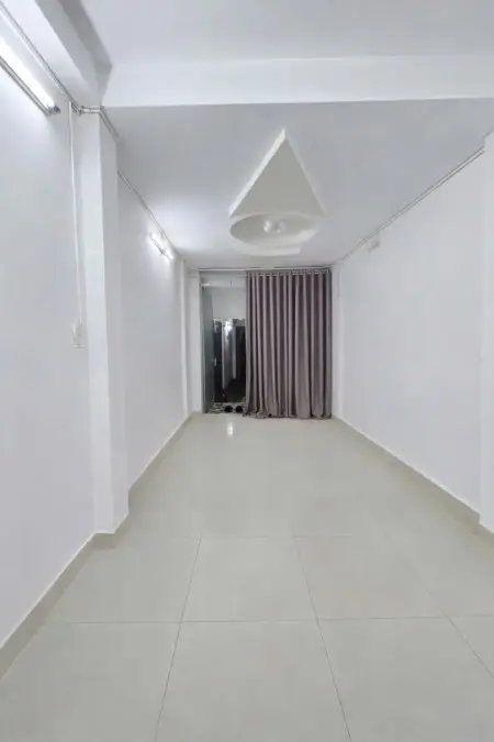 Phòng Máy Lạnh Mát Mẻ Rộng Rãi Ngay Lê Văn Sỹ