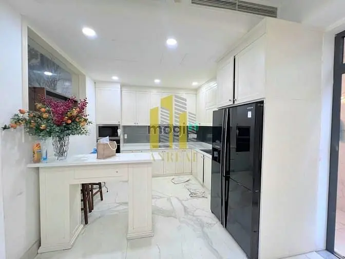 Villa Hầm 3 Lầu Hiện Đại - Thang Máy - 5 Phòng - Giá 80 Triệu