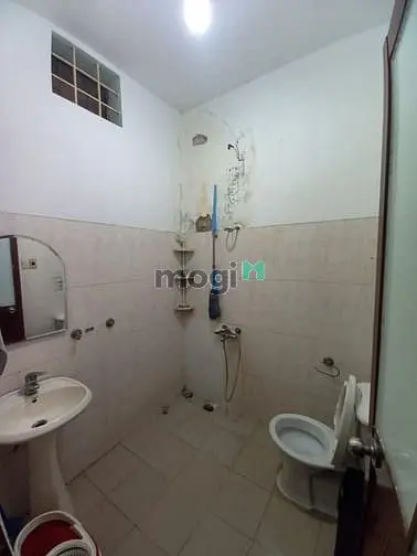 Cho Thuê Căn Nhà 1 Trệt 2 Lầu 1 Sân Thượng Mặt Tiền Nguyễn Hữu Cảnh