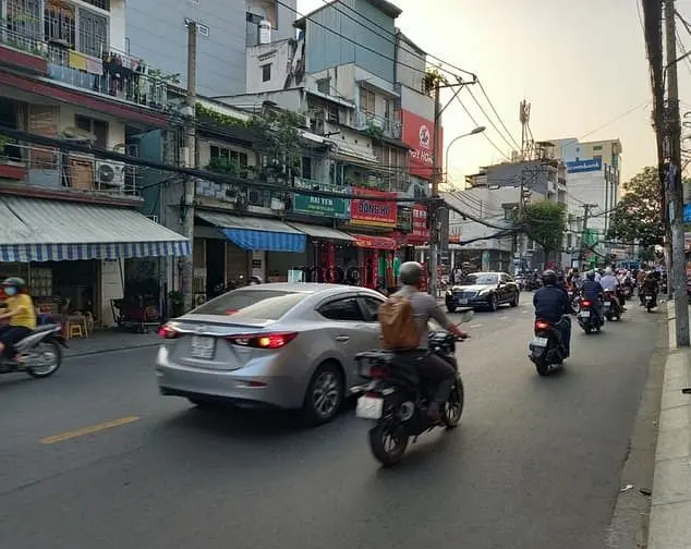 Cho Thuê Mặt Bằng Sầm Uất Nhiều Người Qua Lại Mặt Tiền Lê Quang Định